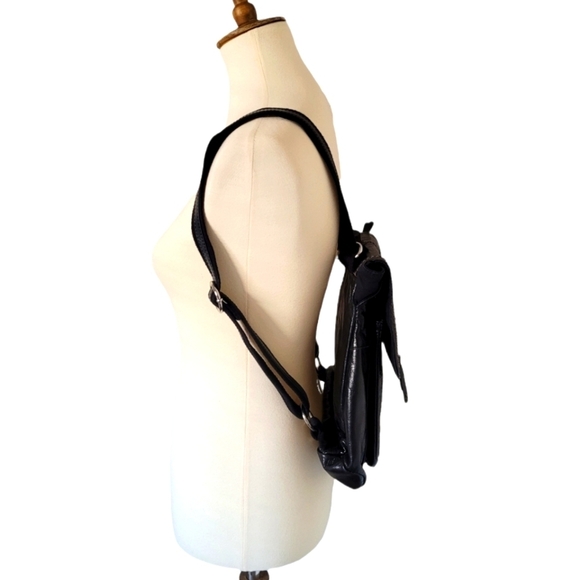 The‎ Sak - Black Leather Ventura Convertible Backpack II - Picture 6 of 9